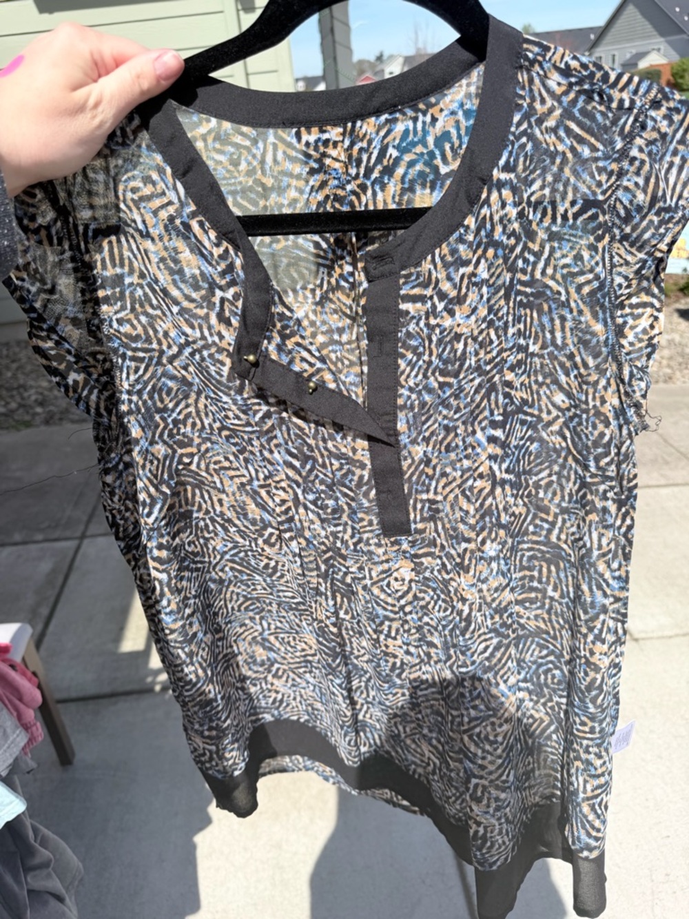 Daniel Rainn Black and Blue Abstract Short Sleeve Blouse